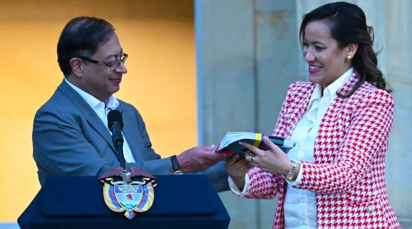 Gustavo Petro y ministra de Salud