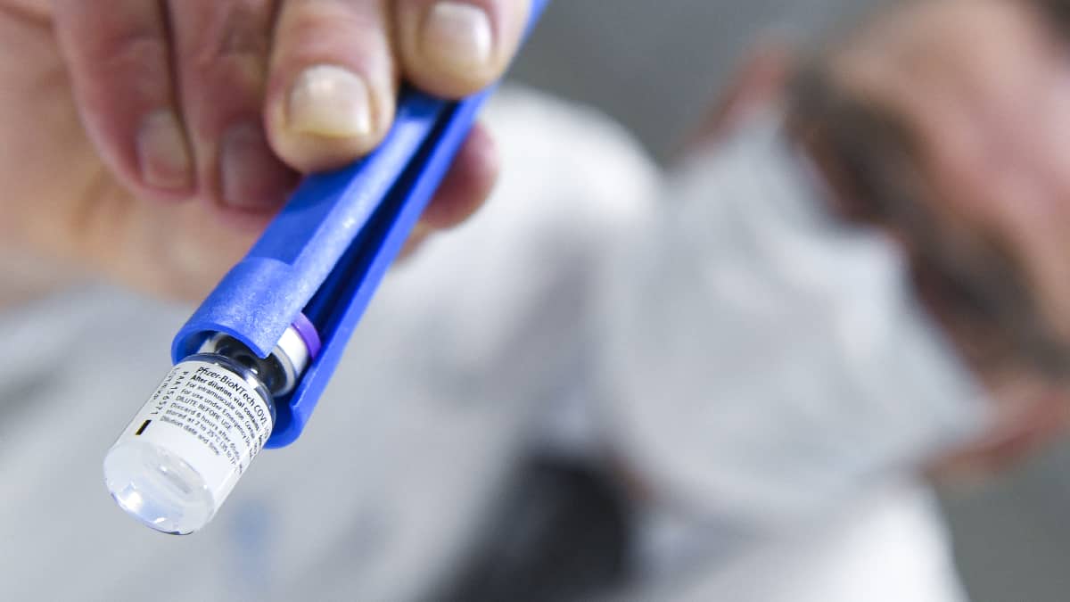 Pfizer es acusado de cometer varios errores durante ensayos de vacunas anticovid