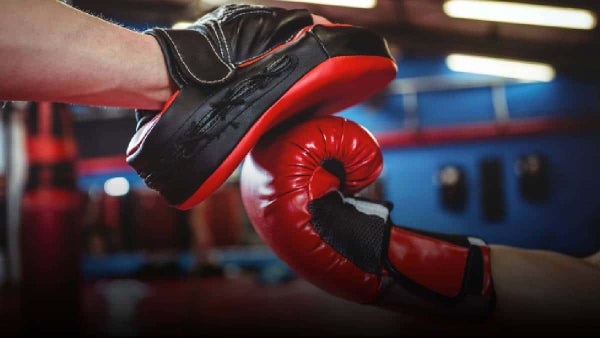 ¿Aula de clase o ring de boxeo? Estudiantes se ponen los guantes para pelear