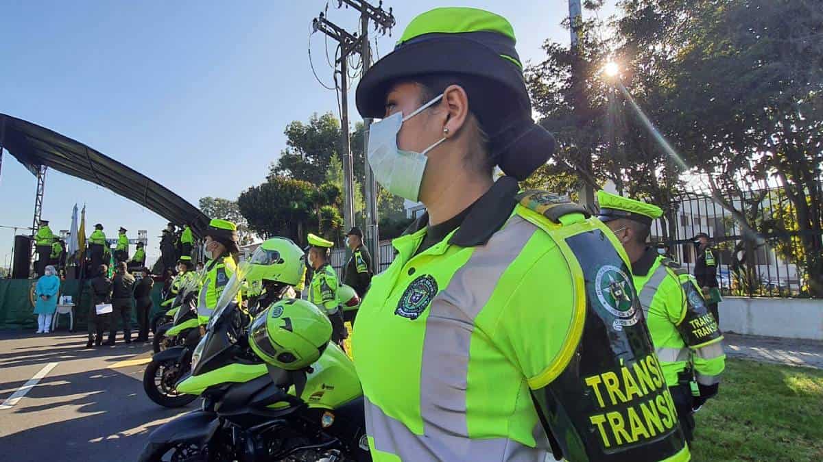 Agentes de tránsito civiles ya están autorizados para impartir comparendos en Bogotá