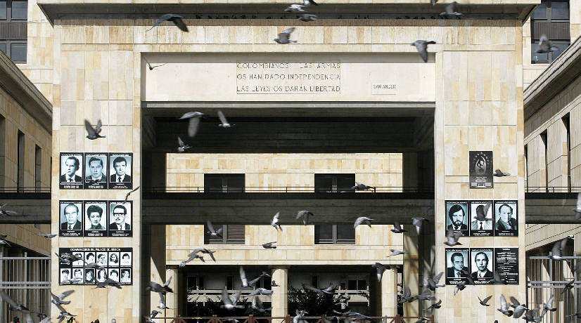 ¿Por qué le retiraron las condecoraciones al general (r) Jesús Armando Arias Cabrales?