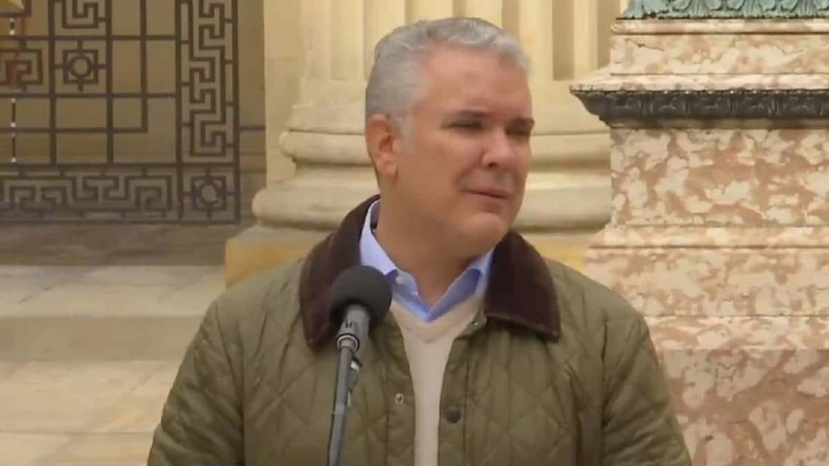 Iván Duque madrugó a votar en segunda vuelta