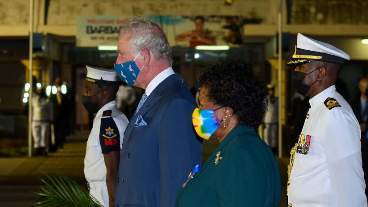 Barbados se despide de la Corona británica y se convierte en república con presidenta