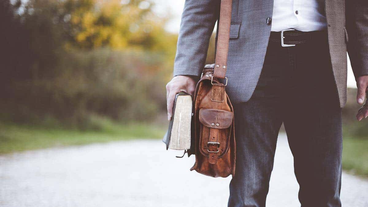 Alumnos le regalaron un carro a su profesor