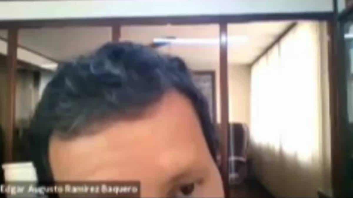 Despiden a profesor que exigió a estudiante cambiar foto de perfil referente al paro