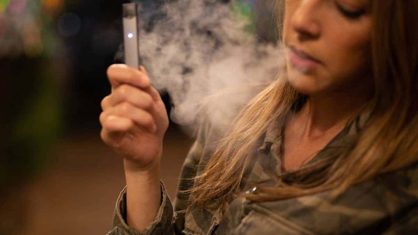 OMS alerta sobre el aumento de cigarrillos electrónicos en los jóvenes OMS alerta sobre el aumento de cigarrillos electrónicos en los jóvenes