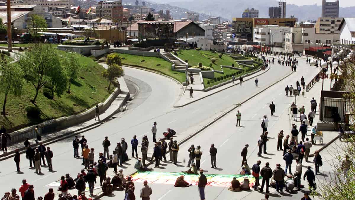Oposición bloquea las calles de Bolivia en protesta contra el gobierno de Luis Arce