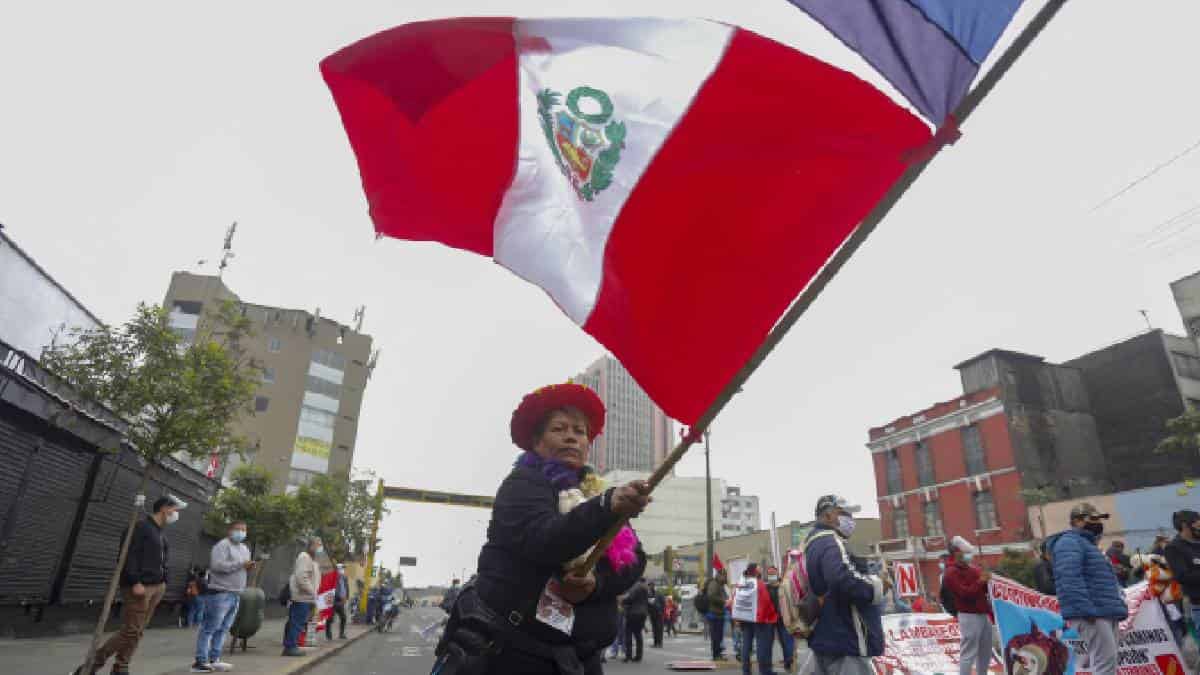 Protestas en Perú piden proceso de vacancia contra Castillo