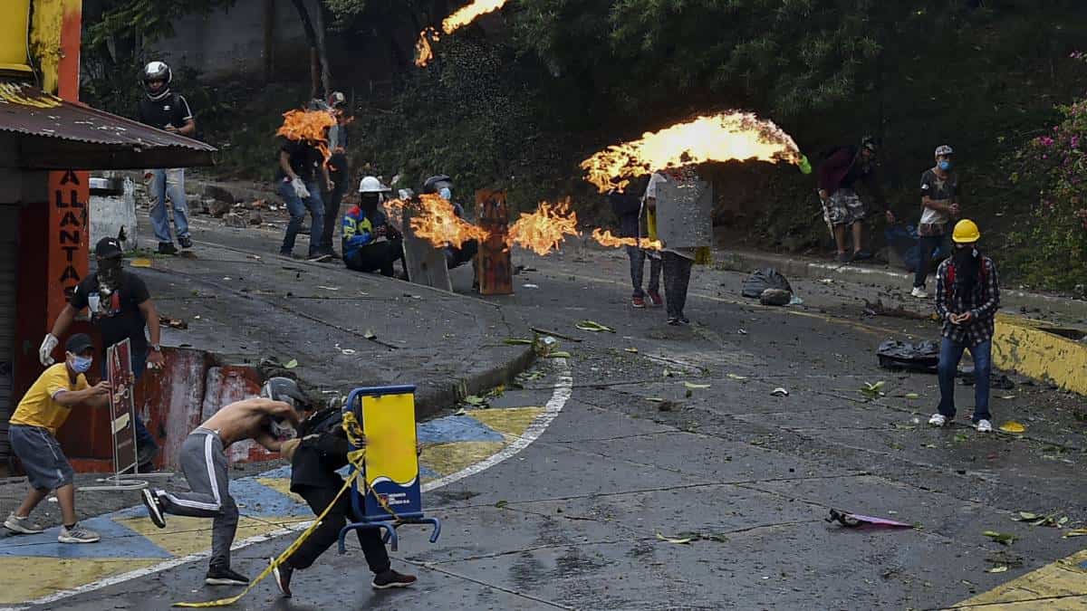 Foto: AFP (Luis Robayo) Imponen extinción de dominio a vehículos que participaron de protestas en Cali