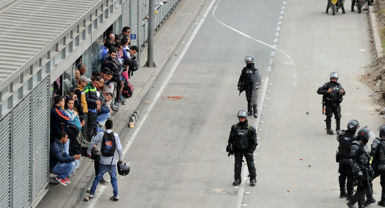 Los problemas de cultura ciudadana en el trasporte público de Bogotá, Medellín y Cali