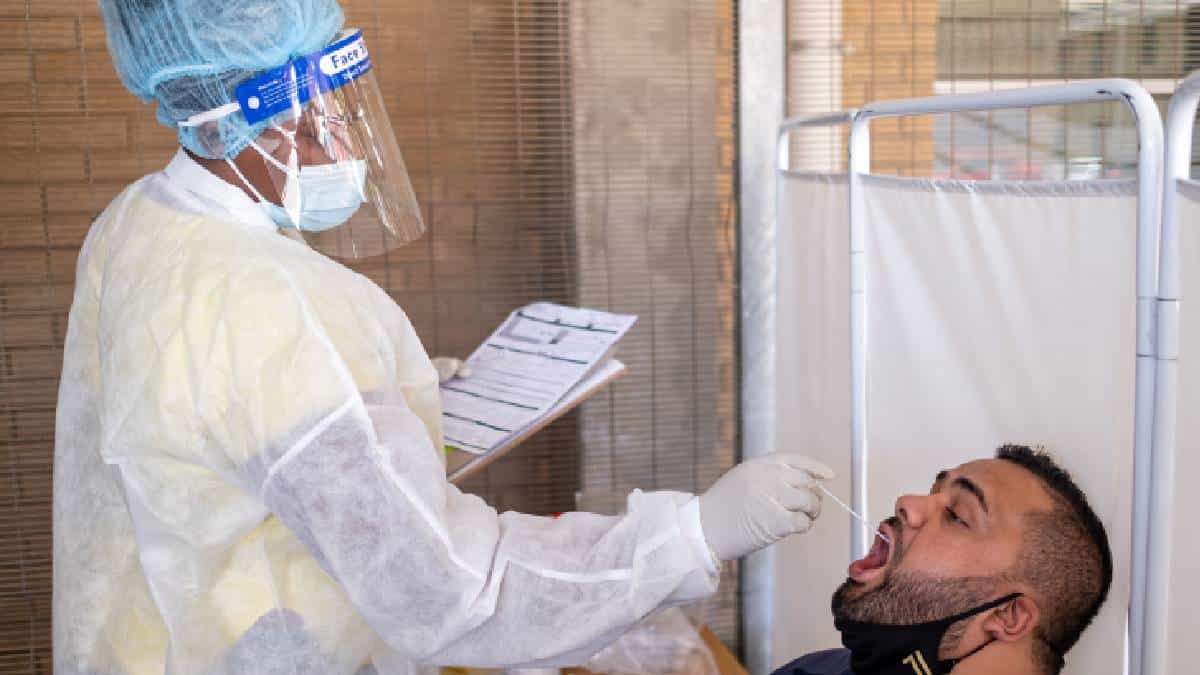 Reino Unido exigirá prueba negativa de covid-19 para ingresar a su territorio por variante ómicron