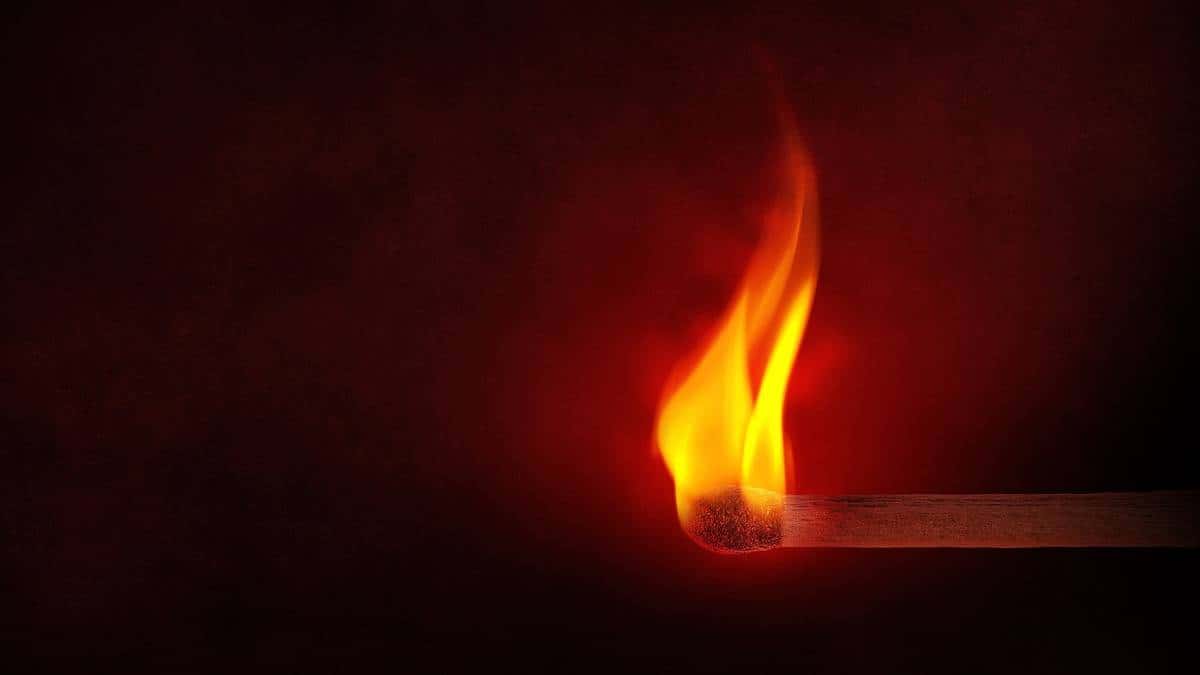 Estudiantes queman a indígena en México