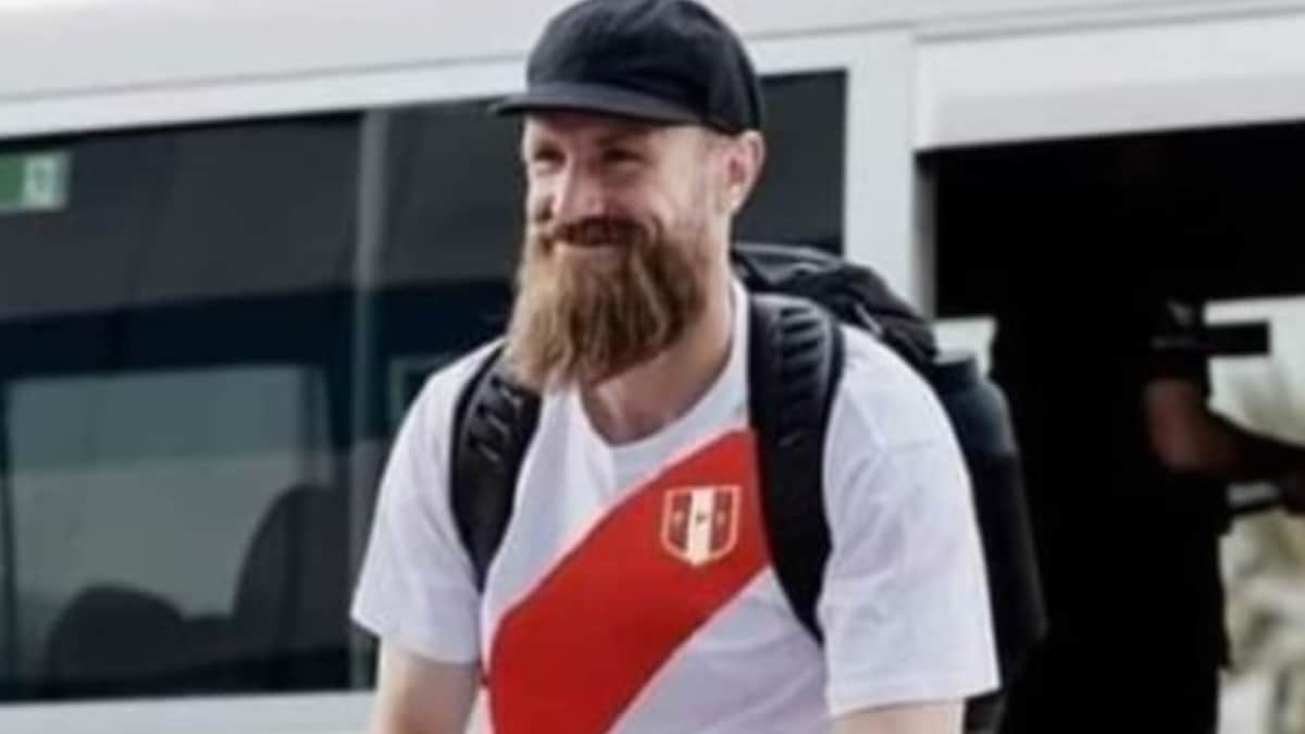 Andrew Redmayne, camiseta Perú en Mundial Catar 2022