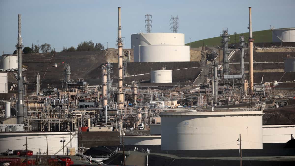 Biden ordena liberar 50 millones de barriles de petróleo de reservas