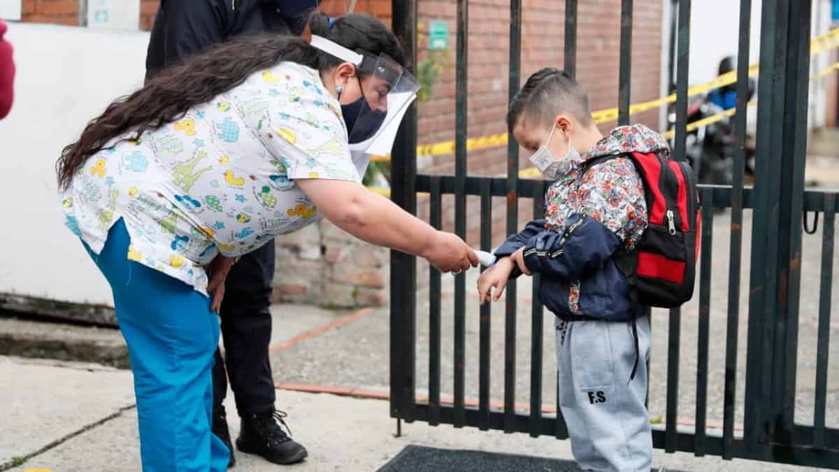 Inició el regreso a clases presenciales en colegios públicos en Bogotá ...