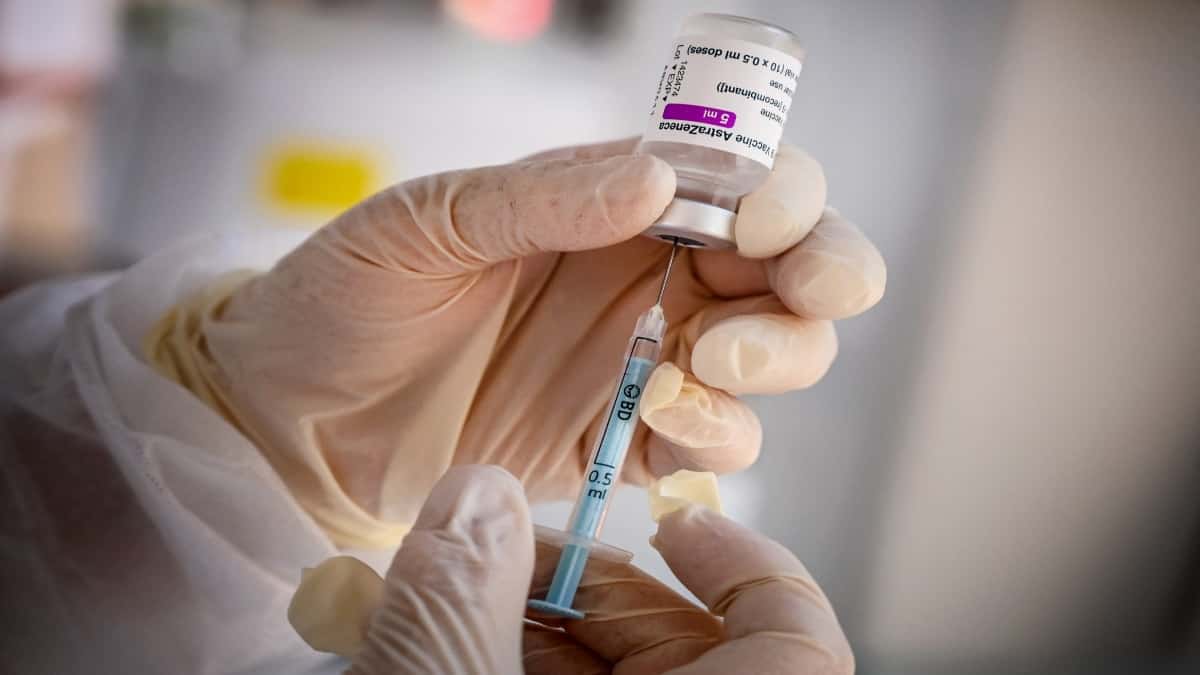 EMA asegura que aplicarse dos dosis de vacuna covid es 'crucial' contra la variante Delta