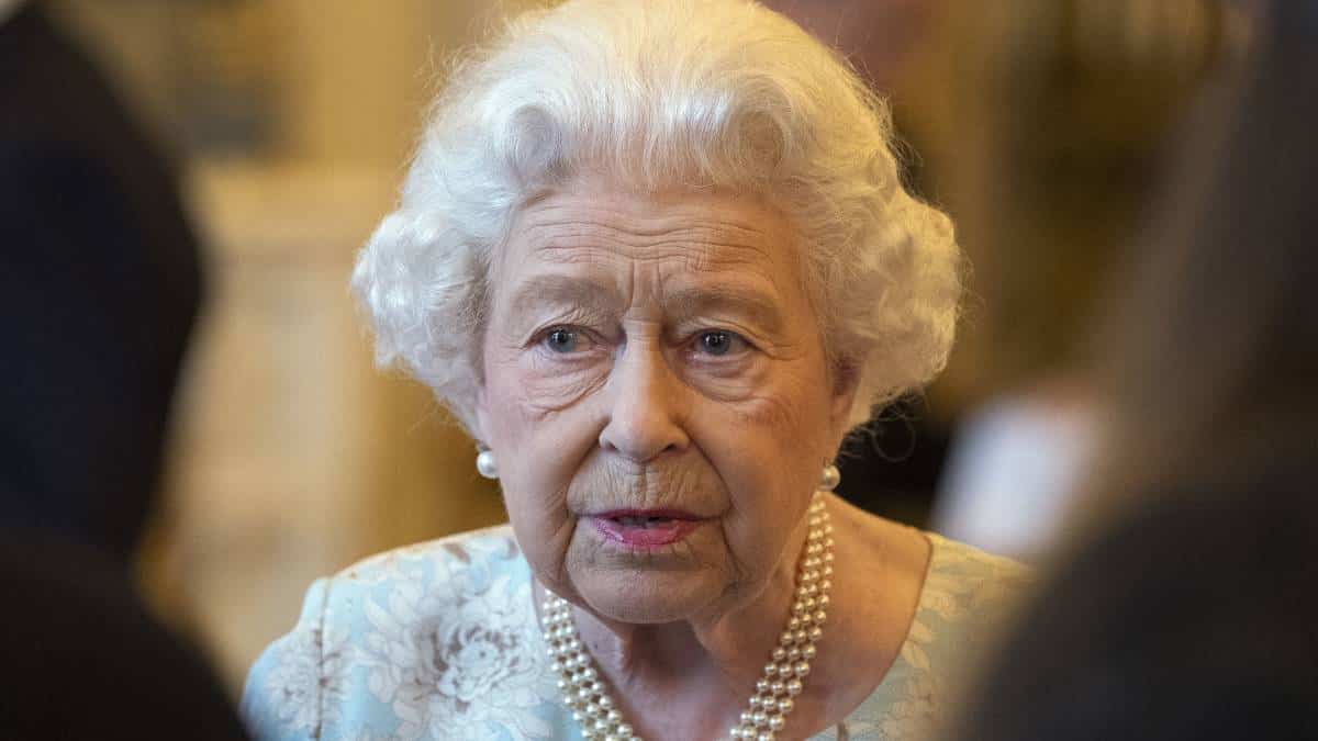 Reina Isabel de Inglaterra dio positivo para coronavirus