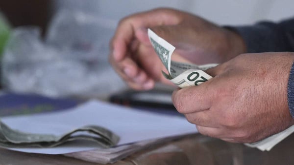 América Latina y el Caribe, donde más suben las remesas con un 21,6%