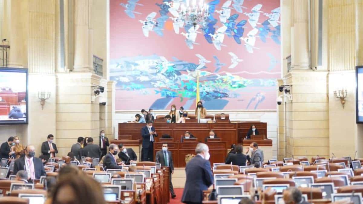 Renunció congresista de comisión para elegir contralor