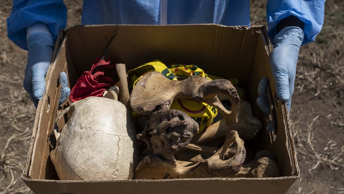 Arqueólogos hallaron restos de 29 personas con más de mil años de antigüedad en Perú