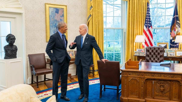 Luego de cinco años, Obama regresó a la Casa Blanca y anunció ampliación del Obamacare