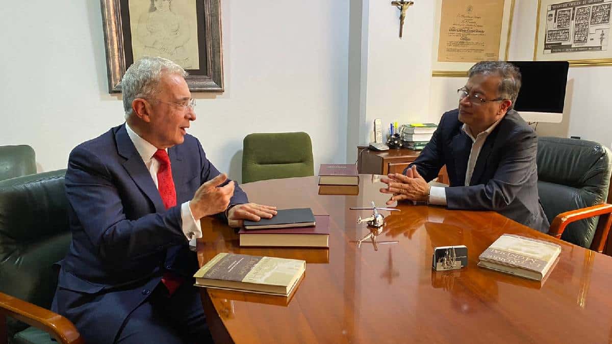 Perdón social: tema discutido entre Uribe y Petro