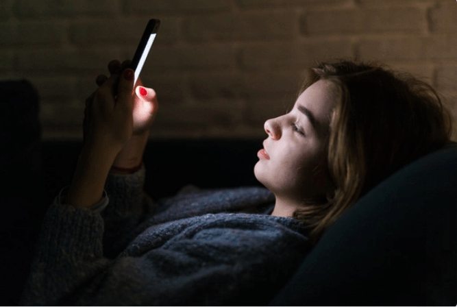 Riesgos de salud que tiene el uso excesivo de implementos con luz LED