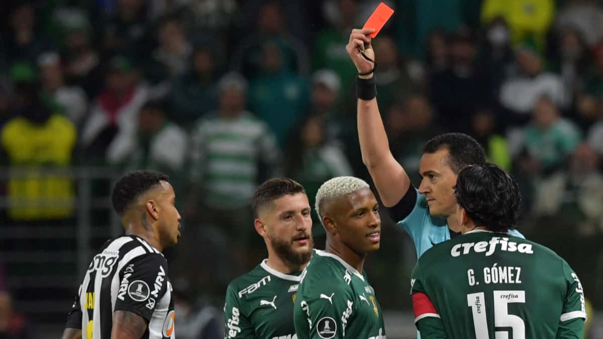 Wilmar Roldán expulsó a Danilo por patada a Zaracho