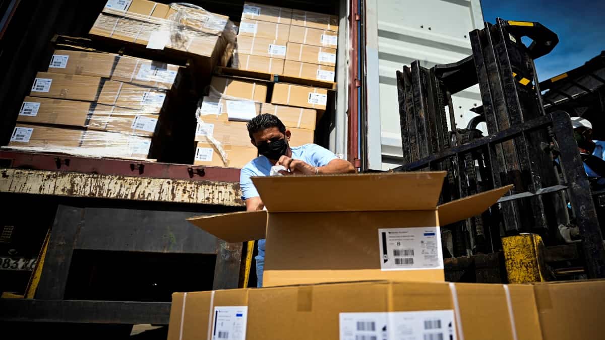 Rusia envía ayuda humanitaria a Cuba.