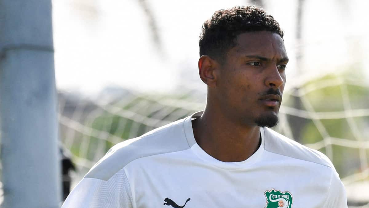 El marfileño Sébastien Haller, fichaje estrella de Borussia Dortmund.
