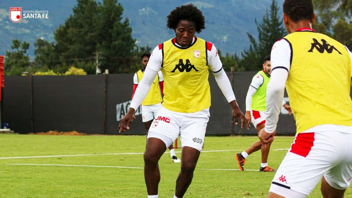 Foto: @SantaFe Carlos Sánchez, jugador de Santa Fe