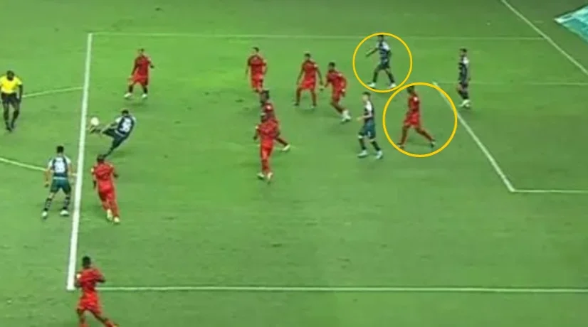 Video: polémica por gol anulado a Luis Sandoval