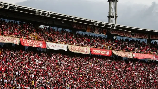 Santa Fe tuvo hinchas extranjeros en el estadio: club europeo reaccionó