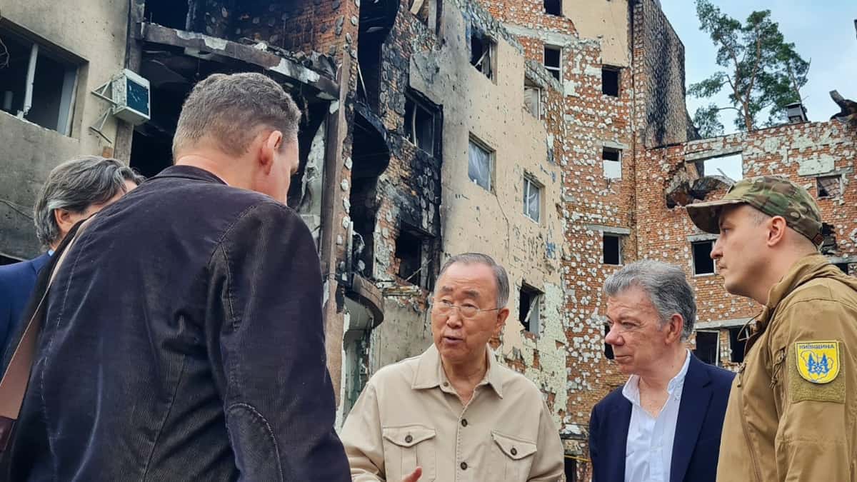 Expresidente Juan Manuel Santos viajó a Ucrania