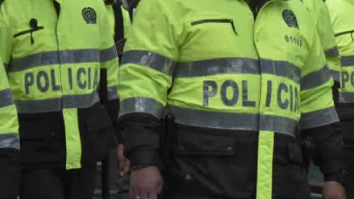 Los delincuentes portaban prendas de la Policía