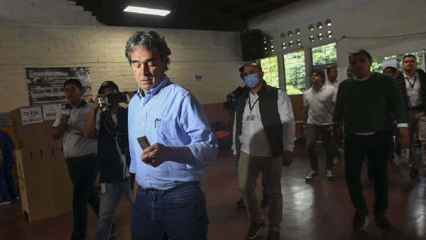 Así es como votantes podrán compartir propuestas y hacerle preguntas a Sergio Fajardo durante campaña