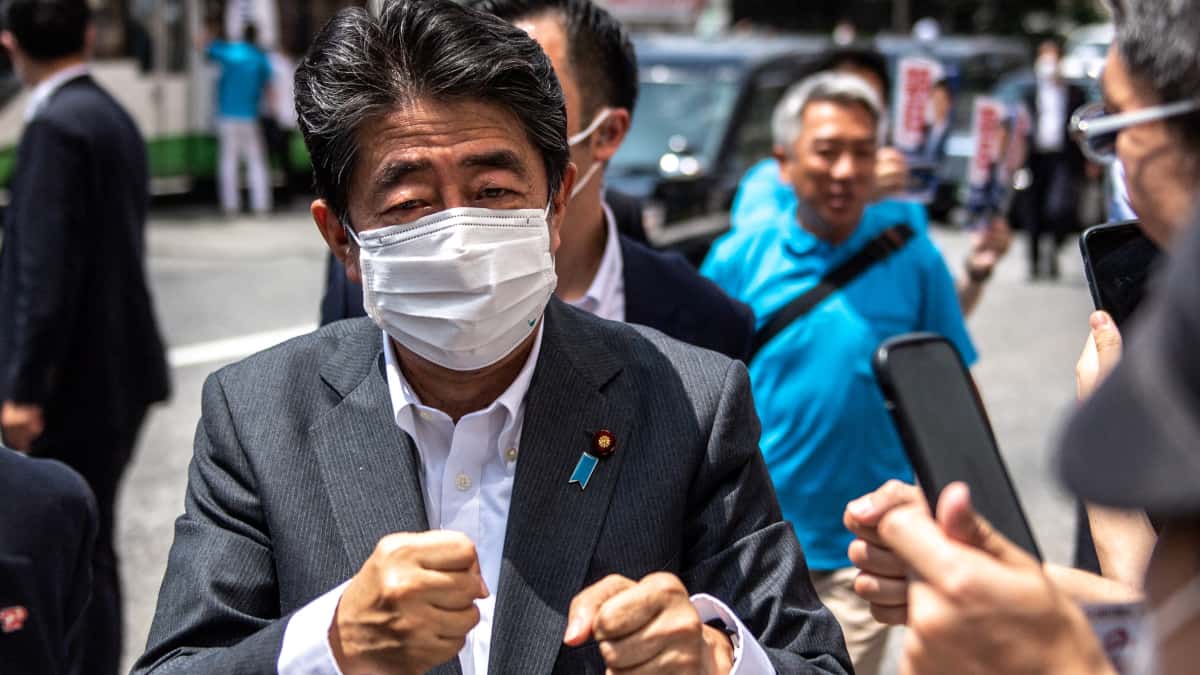 Shinzo Abe habría sido atacado por con una escopeta