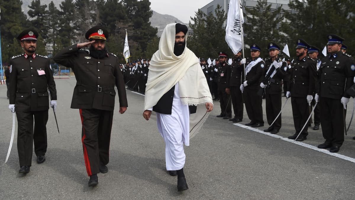 Sirajuddin Haqqani, líder talibán del gobierno afgano, mostró su cara