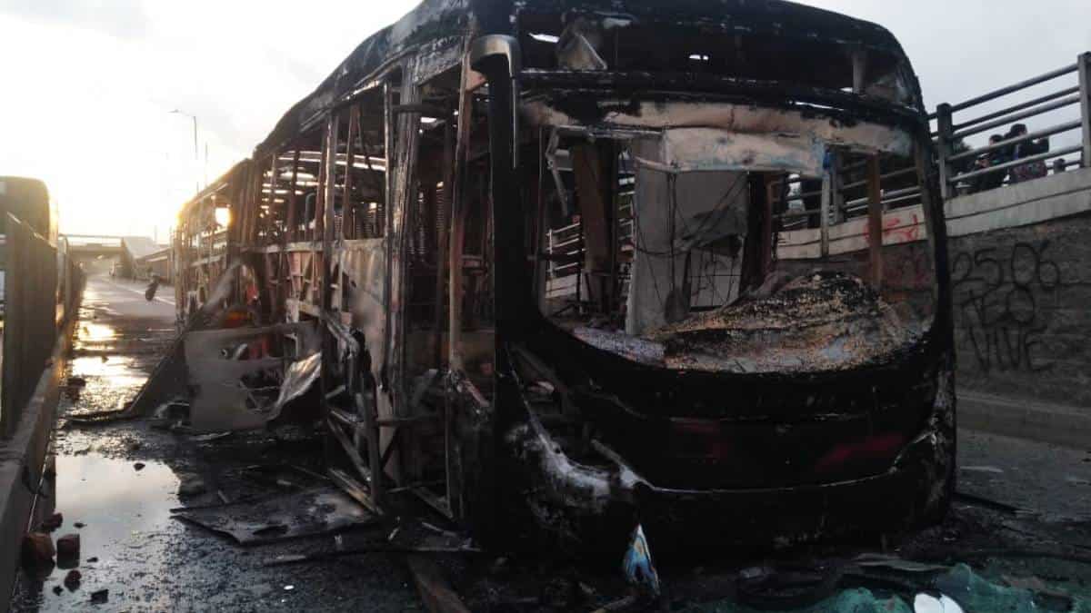 Soacha se quedó sin servicio de Transmilenio este lunes por la quema de un bus