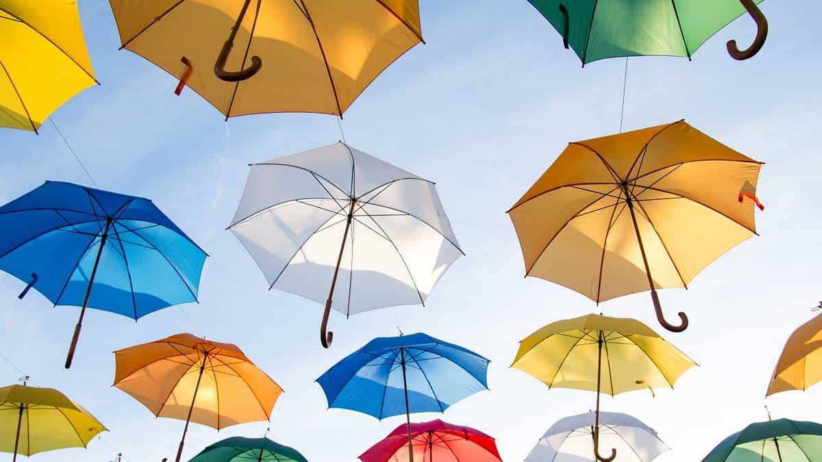 ¿Abrir una sombrilla en espacios cerrados es de mala suerte?