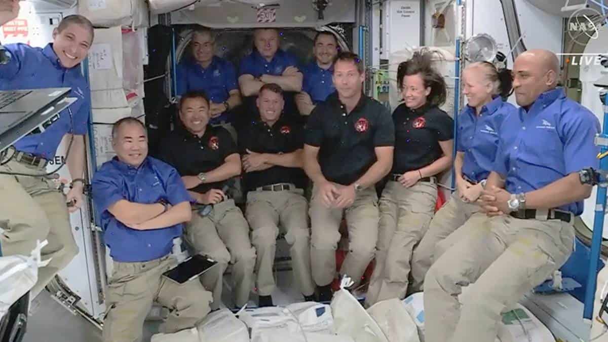 Misión tripulada de la cápsula Endeavour de SpaceX llegó a la ISS