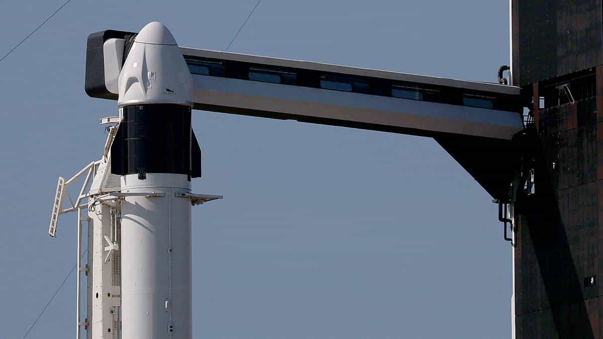 Lanzamiento de nave SpaceX con primeros turistas espaciales