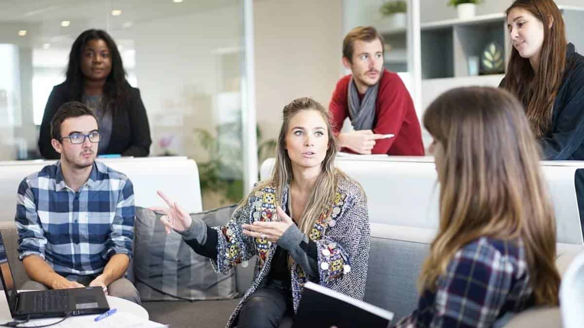 Gobierno subsidiará con 25 % de un salario a quienes contraten jóvenes