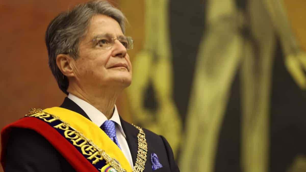 Congreso de Ecuador suspende destitución de Lasso