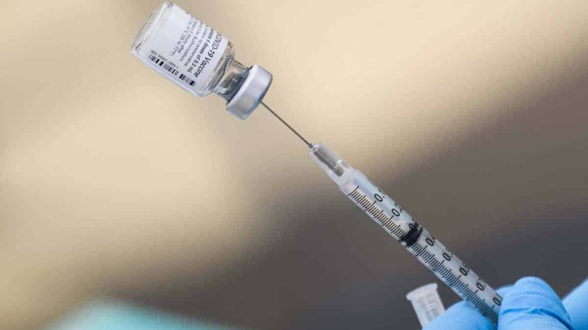 Suspenden vacunación obligatoria impuesta a empresas en EE.UU.