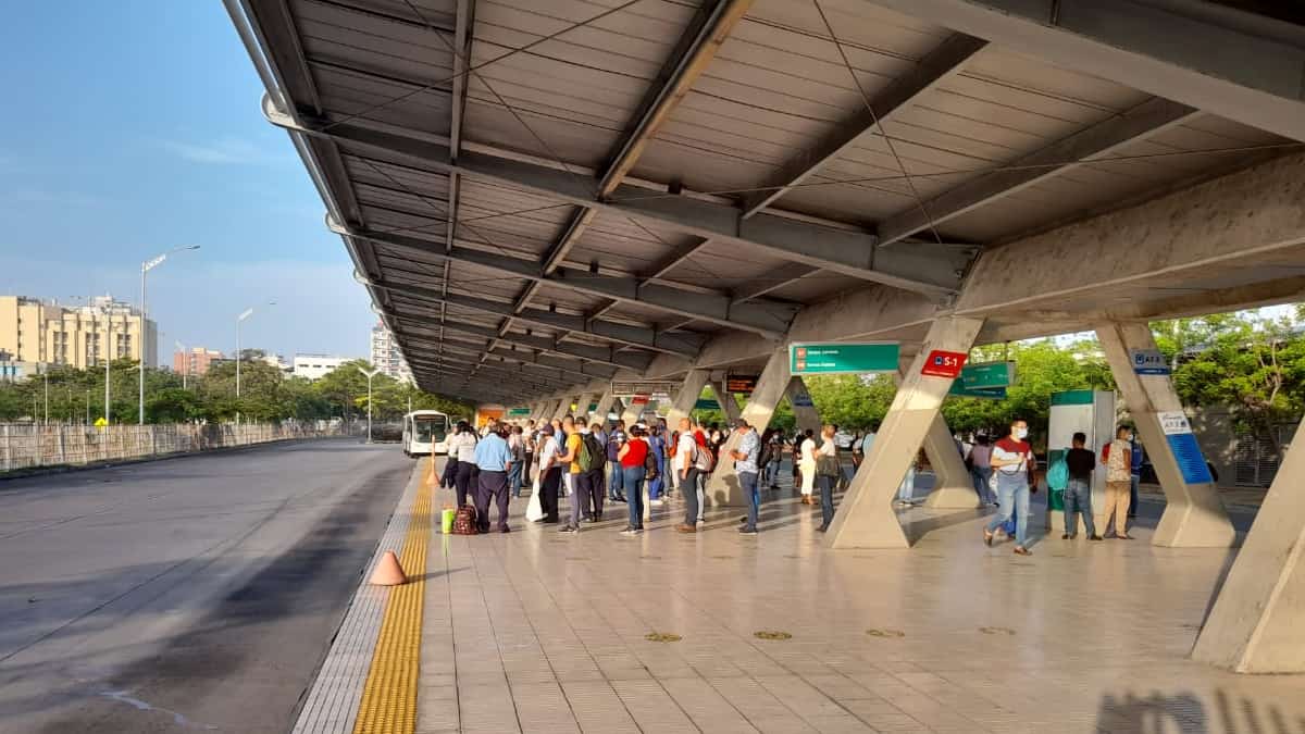 Problemas económicos llevaron a empresas operadoras de Transmetro a cesar sus operación