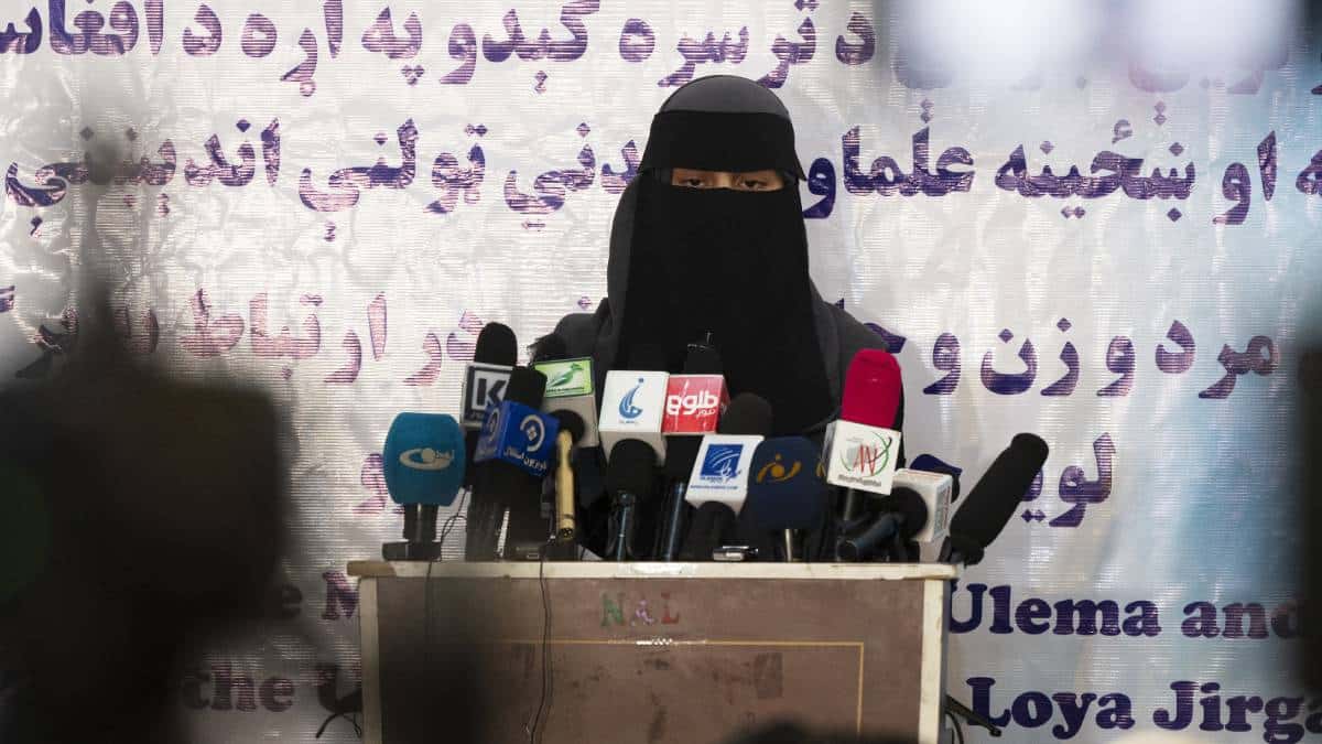 ONU hace un llamado a los talibanes a reconocer los derechos de las mujeres.