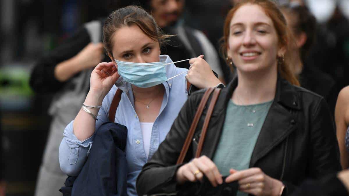 Uso de tapabocas en Inglaterra dejará de ser obligatorio