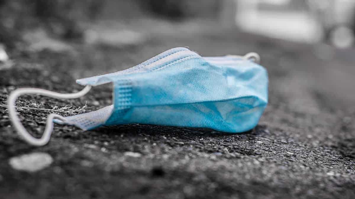 Francia le dice adiós al tapabocas y abandona el pasaporte sanitario