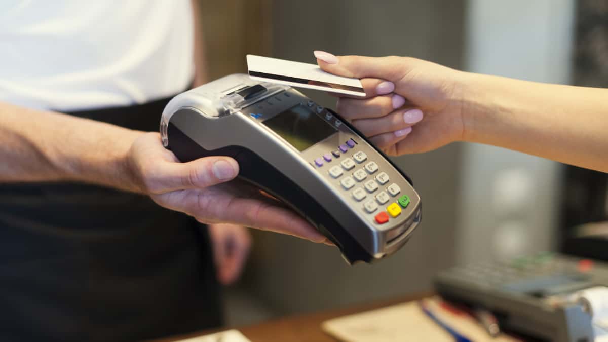 Imagen de referencia - Foto: Freepik Tasas de interés de tarjetas utilizadas por millennials